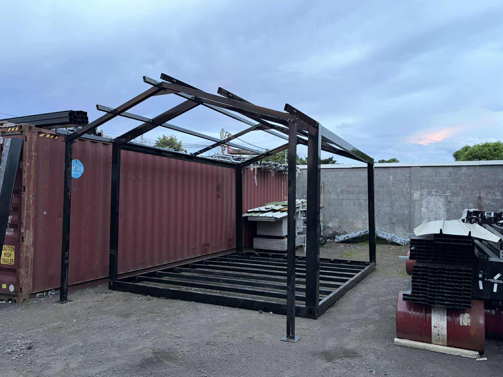 Structure acier du module avant la pose des parois